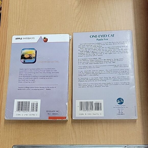 9 Assorted paperback books for young teens - Picture 9 of 12